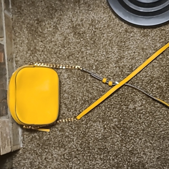 Authentic Tori Burch Mustard Yellow Small Crossbody Purse - Picture 4 of 4